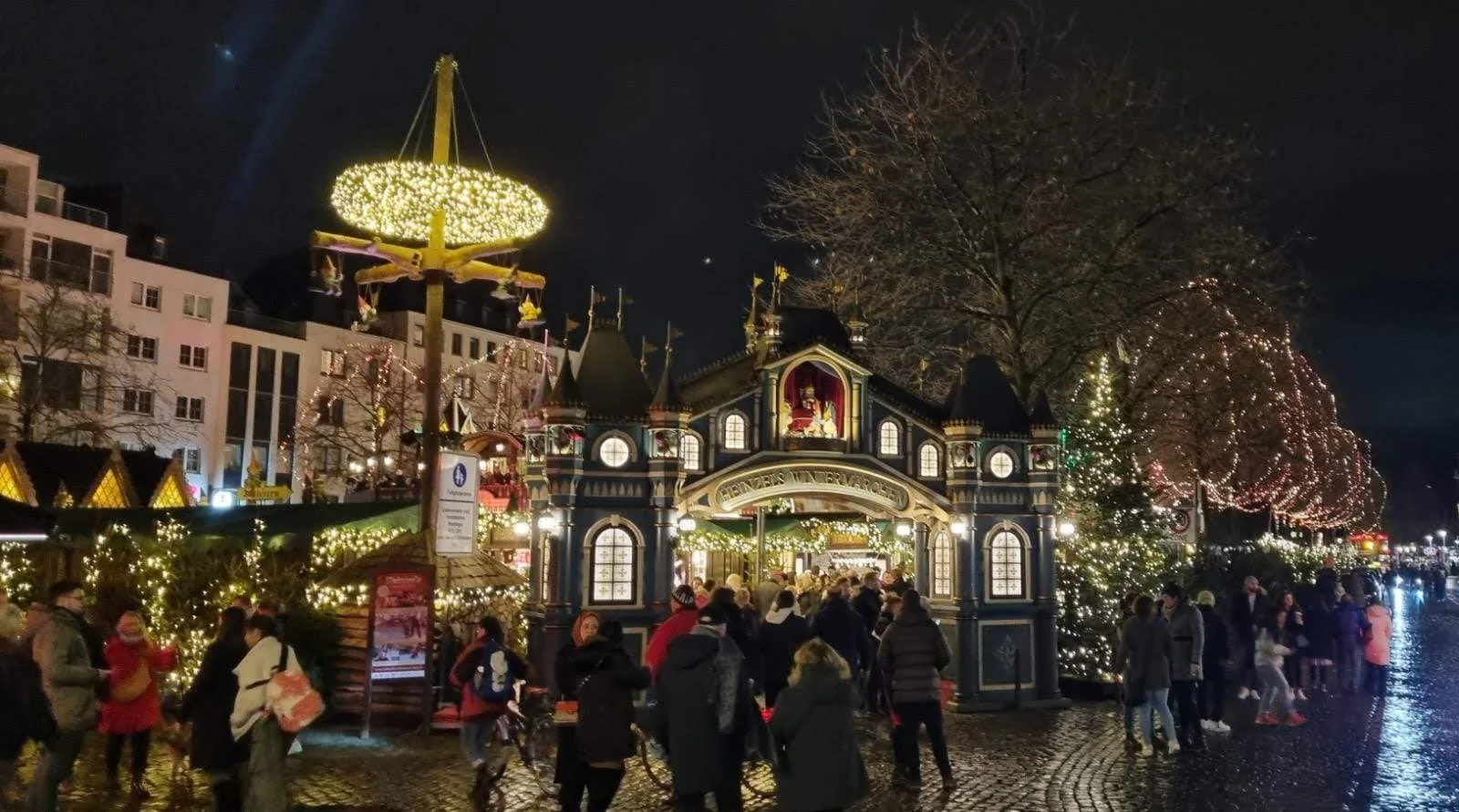 Read more about the article Navigating the Joyful & Jumpy Journey: Christmas in a Neurodivergent Family!